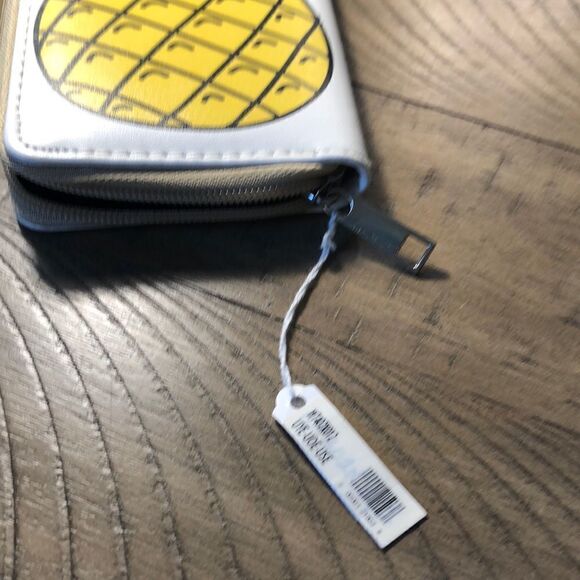 NWT Neon Pineapple 🍍Security Zip Vegan Wallet. Roomy! - Picture 6 of 17